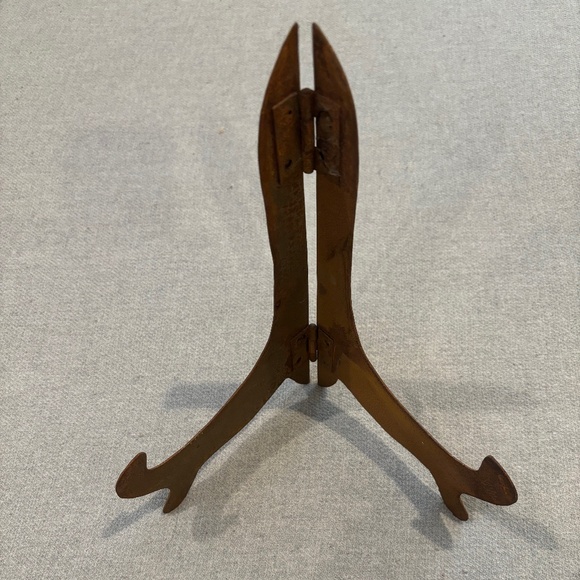 9 1/2" Vintage Rusty Metal Southwest Western Style Plate Picture Stand Easel - Picture 1 of 6
